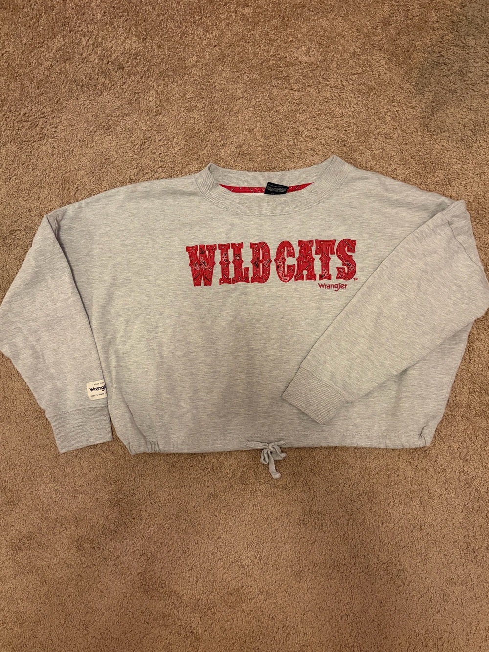 Wrangler Light Gray Cropped Sweatshirt with Red Wildcats Script